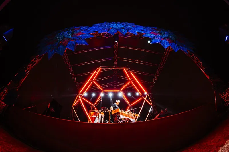Unplug to Create: Why Today's Most Inspired Artists Are Logging Off to Tune In
